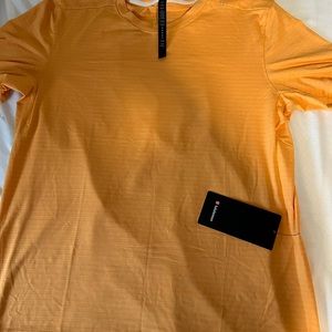 Lululemon men’s T-shirt Top Medium NWT
